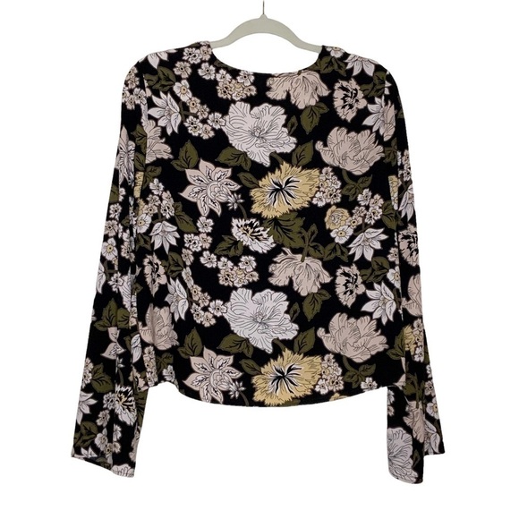 LEITH floral blouse with cris cross front details. Long wide sleeves. Size L - Picture 5 of 7
